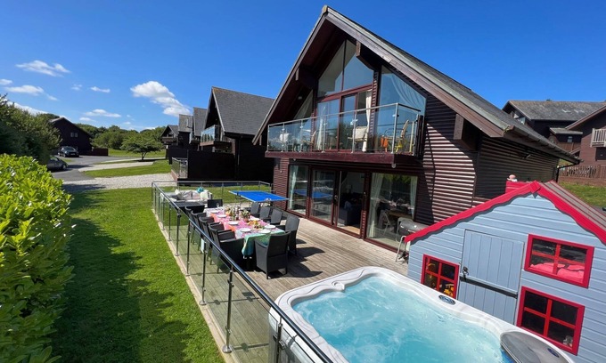 Winnard's Perch House | A wonderful family-friendly lodge with hot tub, set within Retallack Resort and Spa near Newquay in