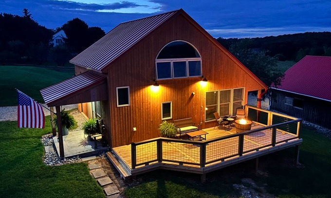 Holtwood House | A working horse farm in Southern Lanc Co., nestled in Amish country.