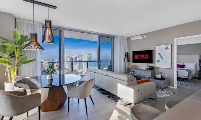 Hollywood South Central Beach Condo | A World of Beauty: The Breathtaking View Stylish Apartment