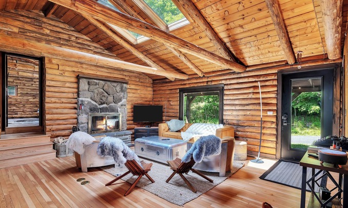 Denver House | A world where time stands still, close to Belleayre Ski & Wedding venues.