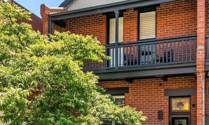 South Melbourne Apartment | A1 Architectural Sth. Melb. Home. Sleeps 4. Martin