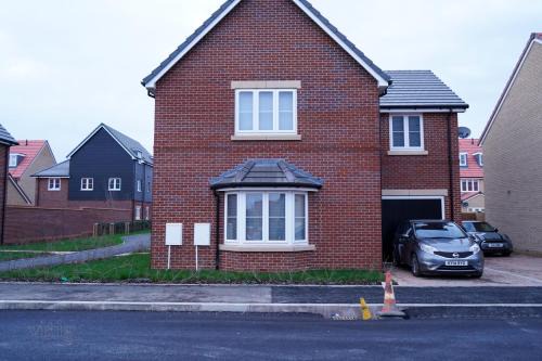 Peterborough Apartment | A1M Hampton Height New Entire 4bed House PE7 8SN