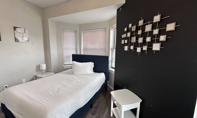 Allentown Apartment | A203 · A-Town’s Finest Modern apt - Free parking
