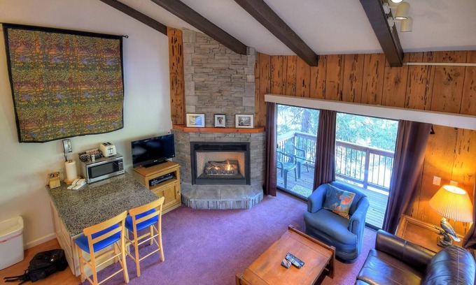 Yosemite West Condo | (A207) Loft Condominiums