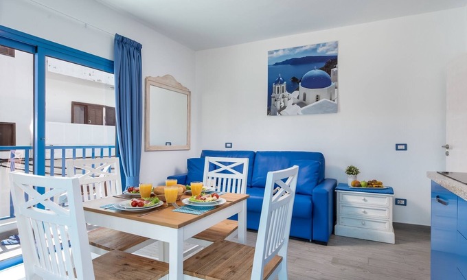 Los Abrigos House | A3 Authentic Guest House Room with kitchenette