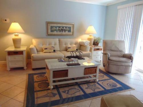 Demere Park House | A3 tile floors pet friendly easy access downstairs faces nice grassy area Close to pool