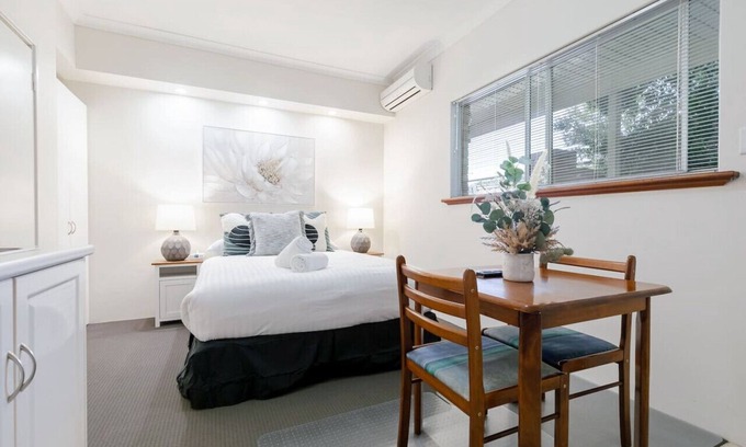 Connolly Apartment | A7 - Escape the city | studio with FREE parking!