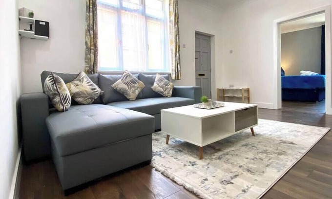 Aylesbury Apartment | AA Stay Ltd. Home Away from Home Retreat