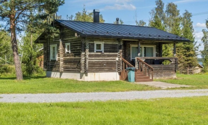 Pyhasalmi House | Aamunkoin rantatupa by Interhome