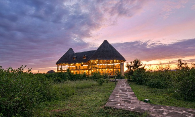Kasese Hotel | Aardvark Safari Lodge