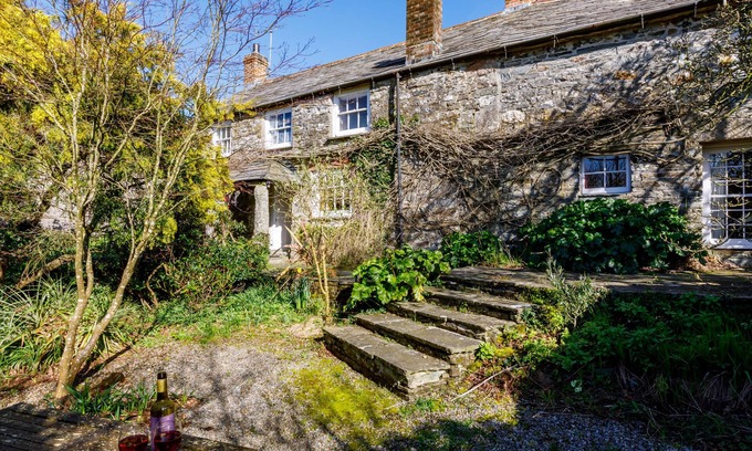 St Teath Cottage | AARON'S COTTAGE, pet friendly, character holiday cottage in St Teath
