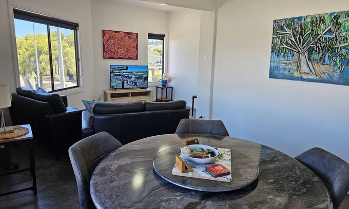 Eyre Peninsula Apartment | Aart Apartments Port Lincoln, Accommodation in the CBD, 100m from the beach.