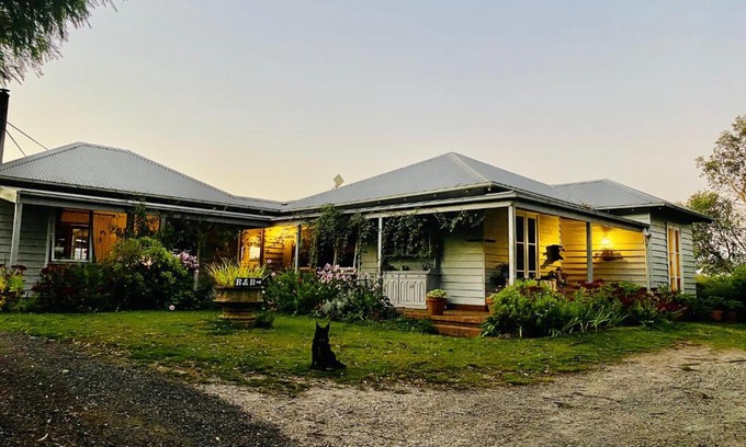Fish Creek Bed & Breakfast | Aashay Country Stay