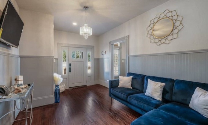 Government Hill House | AAV Home Unit A-New!Adorable 2BR Near Fort Sam/Pearl/DT