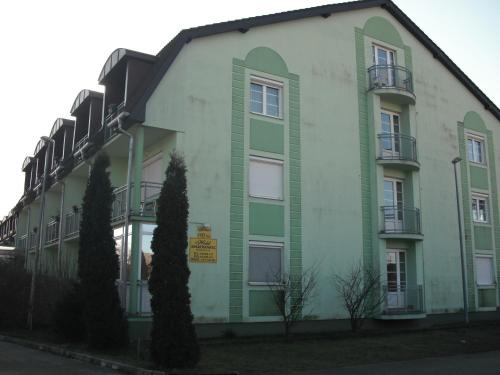 Sarvar Apartment | Aba és Andrea Apartmanok