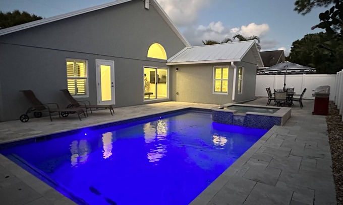North Palm Beach Heights House | Abacoa/Alton area Heated Pool/Spa Luxury 4Bed Home