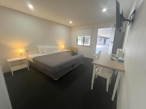 Longreach Hotel | Abajaz Motor Inn