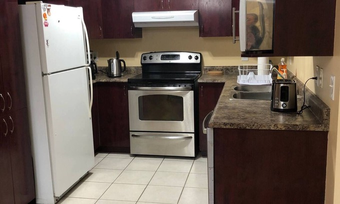 Hull Condo | Abanico Apartment by Gatineau Park - long staysnn