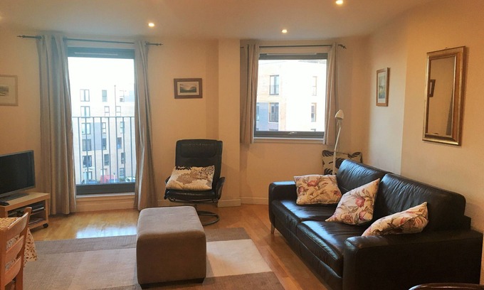 Edinburgh Apartment | Abbey- Nice Edinburgh CityCenter Apartment