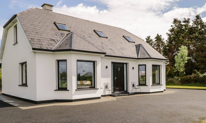 Ballintober Cottage | ABBEY VIEW, pet friendly, with a garden in Ballintubber, County Mayo