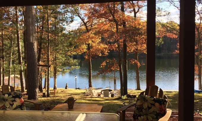 Rose City House | Abbott Lake House: Experience Michigan's Autumn Magic