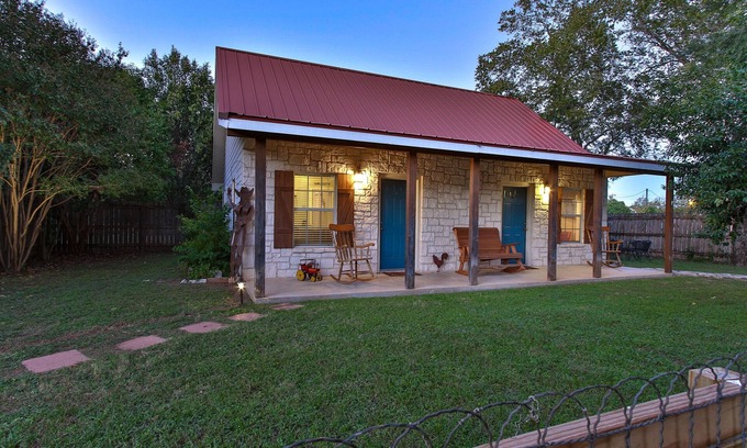 Fredericksburg Cottage | Abby's Place 5 - Cowgirl Up!