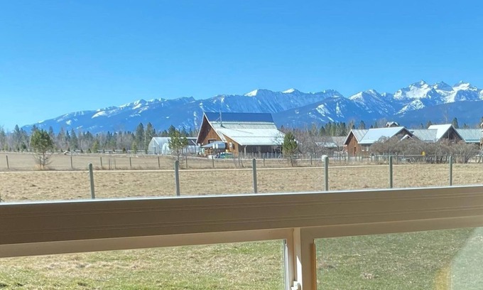 Grantsdale House | ABC acres' Yellow House - Agritourism & Adventure in Montana's Bitterroot Valley