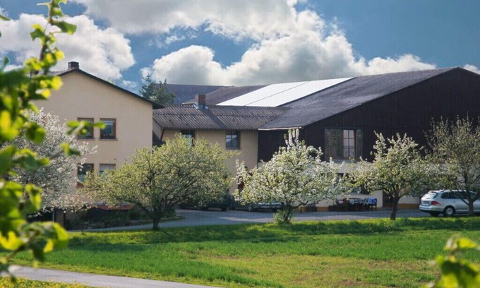 Ostheim Apartment | Abenteuer und Erholung auf Schmidts Ferienhof in der Bayerischen Rhön