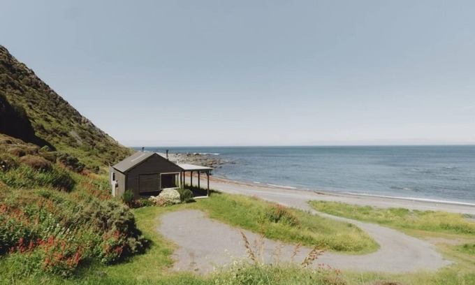 Wellington Cabin | Abigail Bay Bach Wellington Southernthread Road