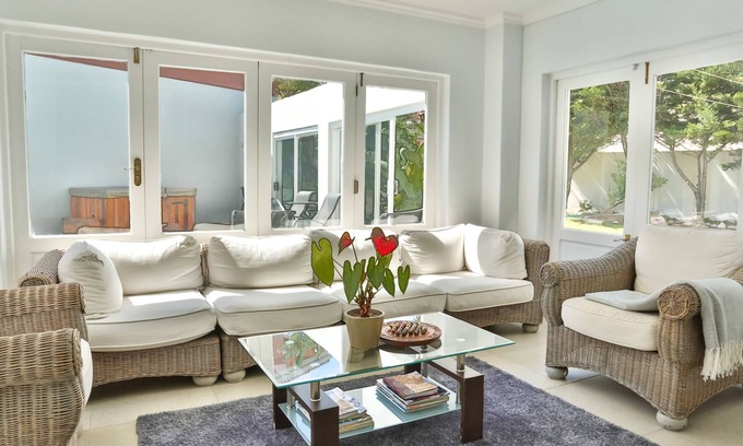 Redhill House | Abington Manor - Fish Hoek Guesthouse