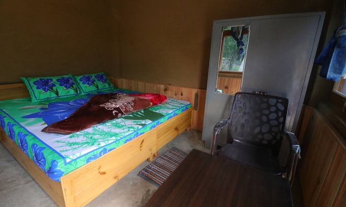 Gushaini House | ABOUT TIRTHAN HILL TOP HOMESTAY