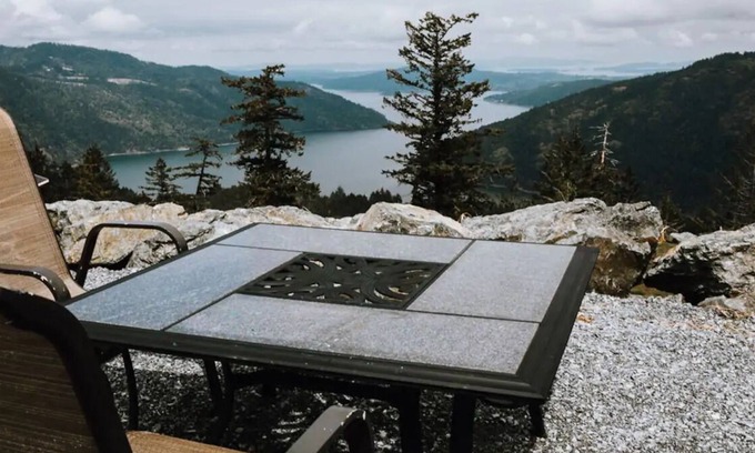 Malahat House | Above It All 1 Bedroom Suite