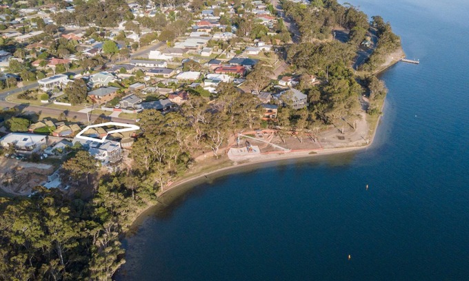 Paynesville House | Above Sunset - Cosy holiday house a short stroll to Sunset Cove beach