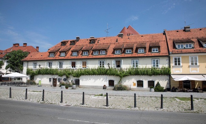 Maribor Apartment | Above the Old Vine APP with River View