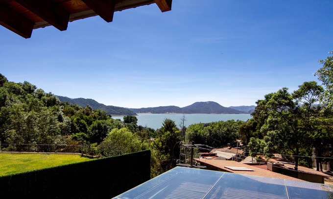 Valle de Bravo House | Above Villa Caparin I Views I XL Hot Tub I Outdoor Living I Heart of Town