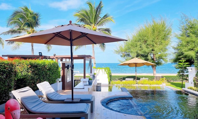 Pak Nam Pran Villa | Absolute Beachfront - 4 Bedrooms Pool Villa
