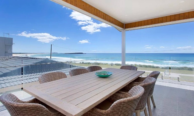 Warilla Apartment | Absolute Beachfront Holiday Apartment w Panoramic Ocean Views