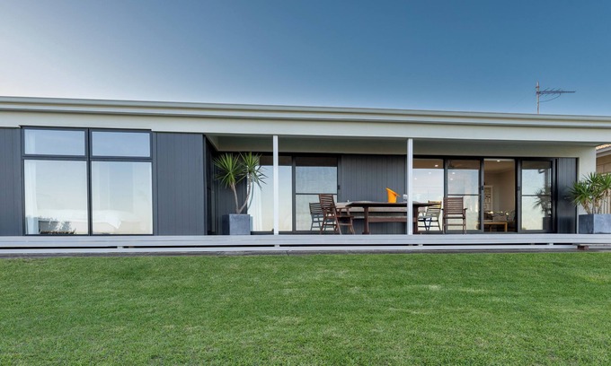 Melville House | ABSOLUTE BEACHFRONT - Smooth Sailing Yorke Peninsula