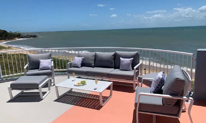 Urangan Condo | Absolute Beachfront With Exclusive Rooftop
