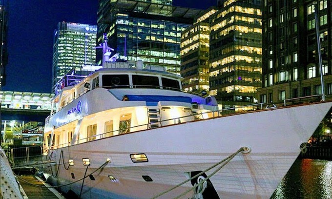 Canary Wharf Boat Rental | Absolute Pleasure Yacht