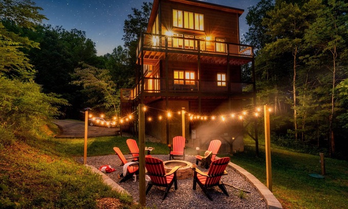 Wears Valley Cabin | Absolute Privacy Awaits!