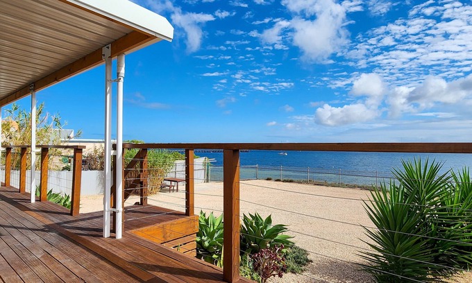 Ripon House | Absolute Waterfront Holiday Home