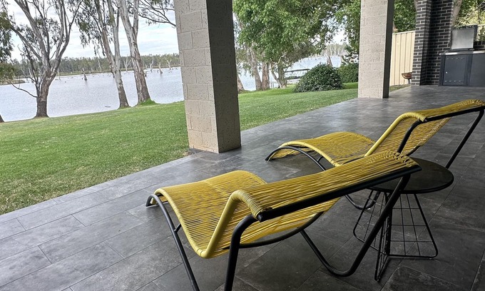 Bundalong House | Absolute Waterfront BundalongnModern stylish home right on the water