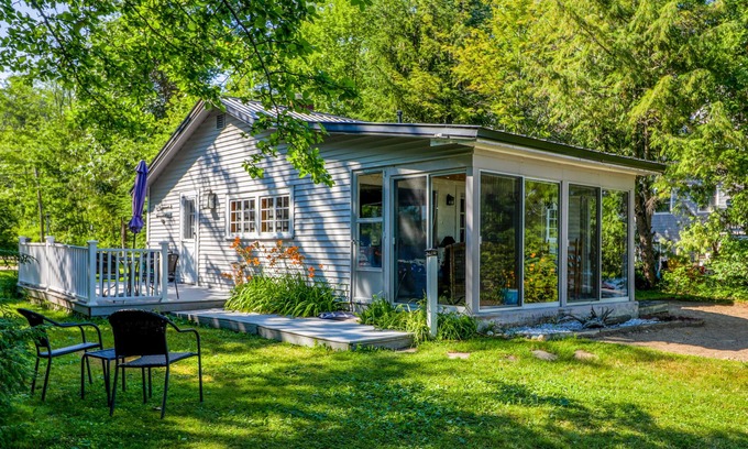 Moultonborough House | Absolutely Adorable Lake Winnipesaukee Cottage for 5 AUGUST 16 SPECIAL