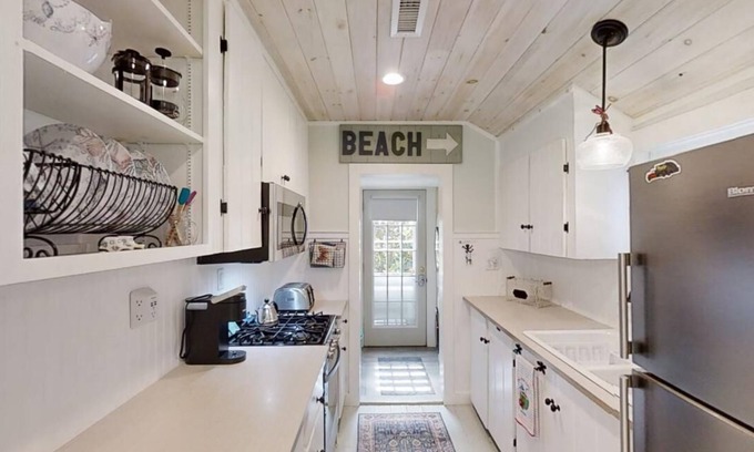 North Eastham Cottage | Absolutely Adorable 1 Bedroom Cottage - Walk to the Beach!