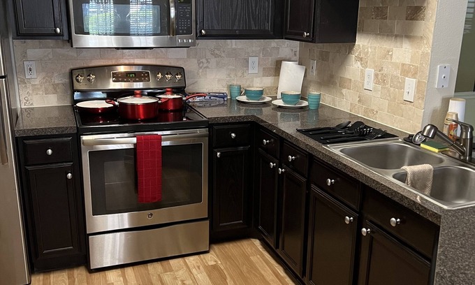 Barker Apartment | Absolutely Stunning 1-Bedroom , 1- Bath 🛁
