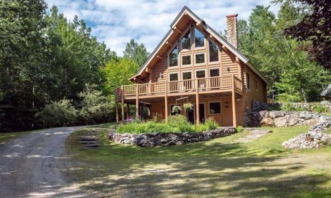 Locke Mills Ski Chalet | Abundant Light with Hot Tub, King Bed, and Wood stove-18 Minutes to Sunday River