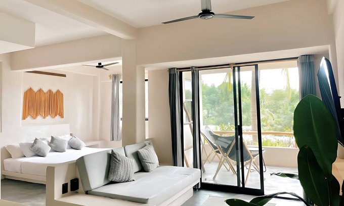 Santa Maria Apartment | AC Bed | Ocean View | Surf | 47 Steps to Beach