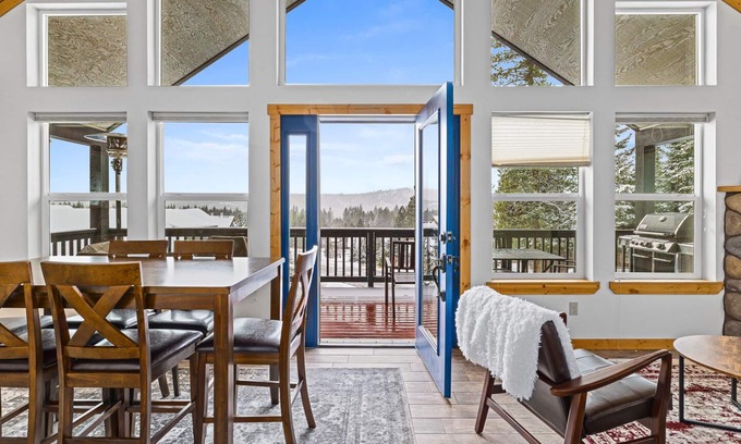Ronald Cabin | AC, Hot tub, Mountain View, Pet friendly Cabin