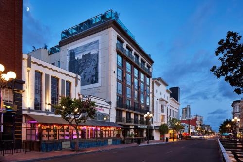 Gaslamp Quarter Hotel | AC Hotel by Marriott San Diego Downtown Gaslamp Quarter